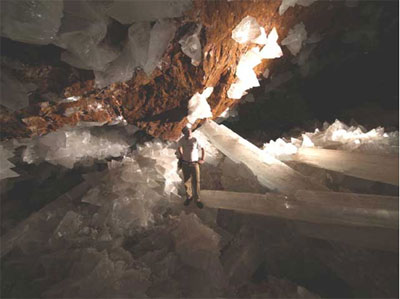 Cave of crystals Mexico.jpg